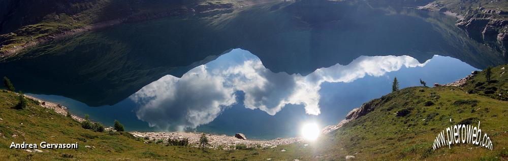 5 il cielo sotto di noi - riflessi sui Laghi Gemelli.jpg